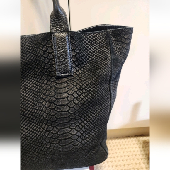 J. McLaughlin Black Python Print Embossed Leather Carryall/Tote Bag Ret.$398 - Picture 2 of 15